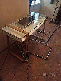 Scrivania +sedia