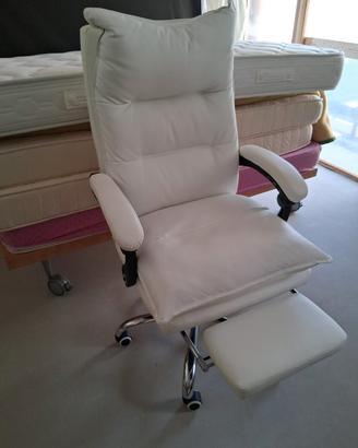 poltrona ergonomico in ecopelle bianca