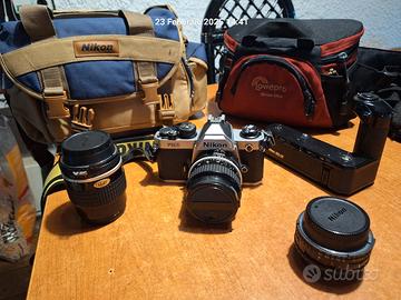 Nikon FM2n con 3 obiettivi e borsa/marsupio