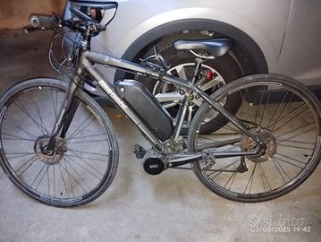 Bicicletta Bianchi da strada  pedalata assistita