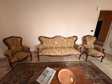Divanetto con 2 poltrone