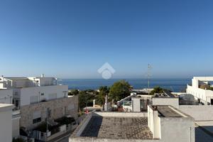 2 LOCALI A POLIGNANO A MARE