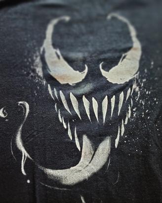 T shirt Venom fosforescente 