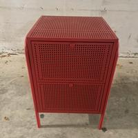 Comodino in ferro Ikea