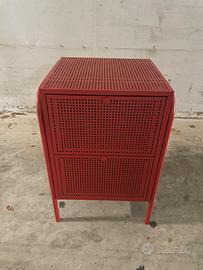 Comodino in ferro Ikea