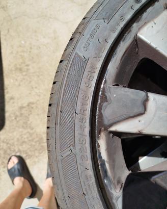  Pneumatici 225/45 R18 