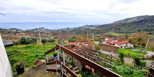 APPARTAMENTO VISTA MARE CON TERRENO RIF 780