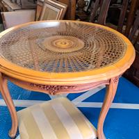 tavolinetto con piano in paglia di Vienna 