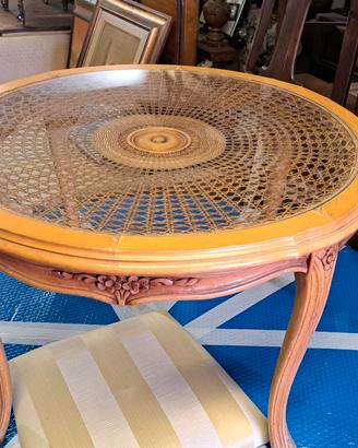 tavolinetto con piano in paglia di Vienna 