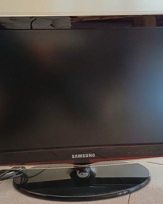 Tv led 22 pollici ideale per retrogaming HD Ready.