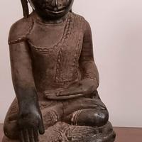 Statuetta in legno laccato raffigurante Buddha