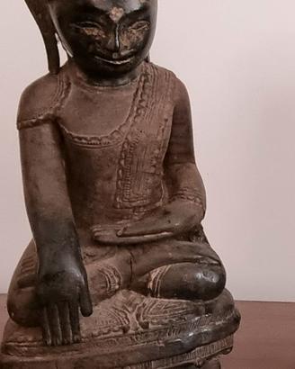 Statuetta in legno laccato raffigurante Buddha