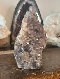 Drusa Ametista con calcite 978 gr circa