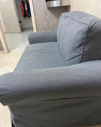 Divano letto 2 posti  – 200€