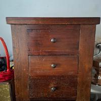 Comodino antico in legno