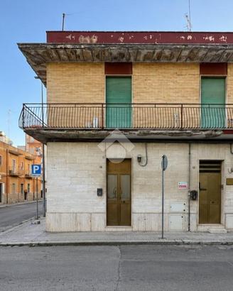 3 LOCALI A BRINDISI