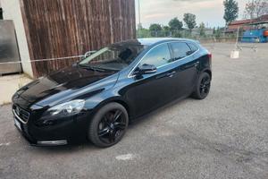 Volvo v40 d2