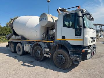 IVECO TRAKKER 450 con betoniera CIFA