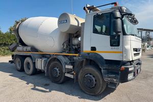 IVECO TRAKKER 450 con betoniera CIFA