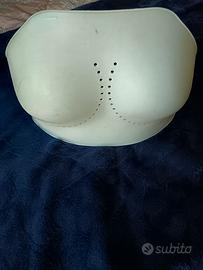 Pettorina plastica rigida con copertura