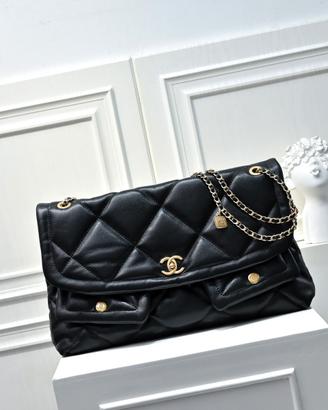 Borsa tote trapuntata Chanel 25K con patta