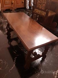 Tavolino da salotto.