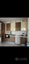 Cucina usata con elettrodomestici