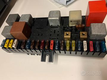 Alfa Romeo -  scatola relais e fusibili Alfa 75