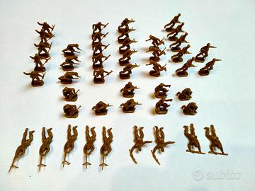 Lotto 46 Soldatini vintage color caramello