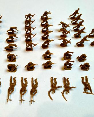 Lotto 46 Soldatini vintage color caramello