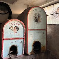 Vecchie vasche in cemento o calcestruzzo