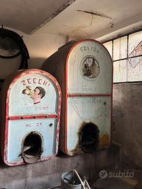 Vecchie vasche in cemento o calcestruzzo