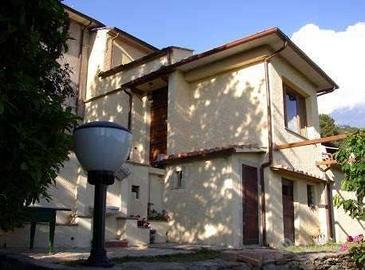 Casa indipendente di 180 m² con più di 5 locali e 