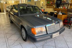 Mercedes W124 e200