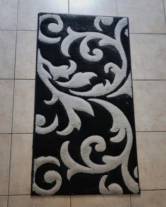 Tappeto bianco e nero 