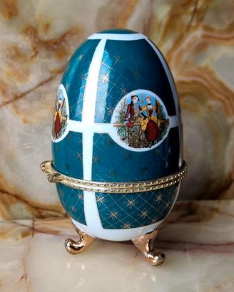 Lussuoso grande portauova rococò in stile Fabergé