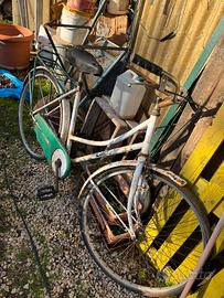 Stock di varie biciclette vecchie e da restsurare