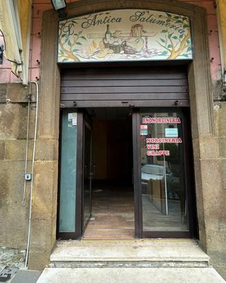 Locale con canna fumaria
