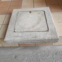 Tombino, chiusino, botola in cemento per pozzetto