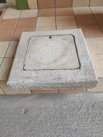 Tombino, chiusino, botola in cemento per pozzetto