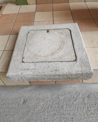 Tombino, chiusino, botola in cemento per pozzetto