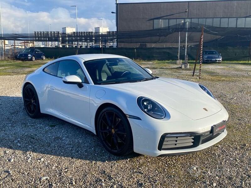PORSCHE 911 (992)