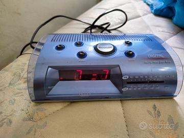 radio sveglia in buone condizioni 