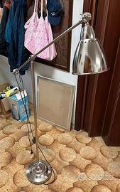 Lampada da terra moderna