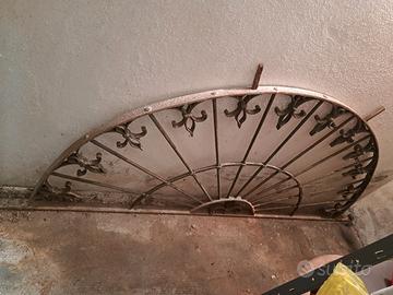 Inferriata sovrapporta a mezzaluna  ferro battuto