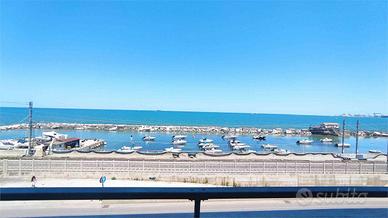 TORRETTE, APPARTAMENTO vista MARE con GARAGE