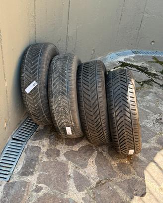 Gomme auto