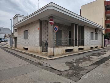 Casa indipendente angolare su due livelli