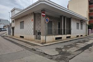 Casa indipendente angolare su due livelli