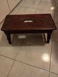 Sgabello basso in legno